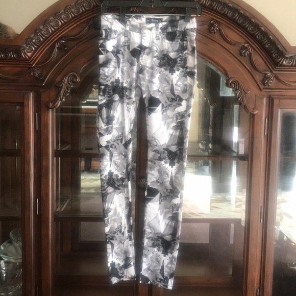 Abbey Dawn Denim - Gorgeous black white and gray a Abbey 👖 Jeans